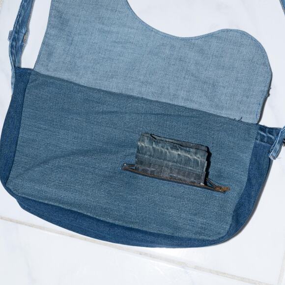 Upcycled carhartt messenger bag / Utility bag /Crossbody bag - Picture 3 of 8